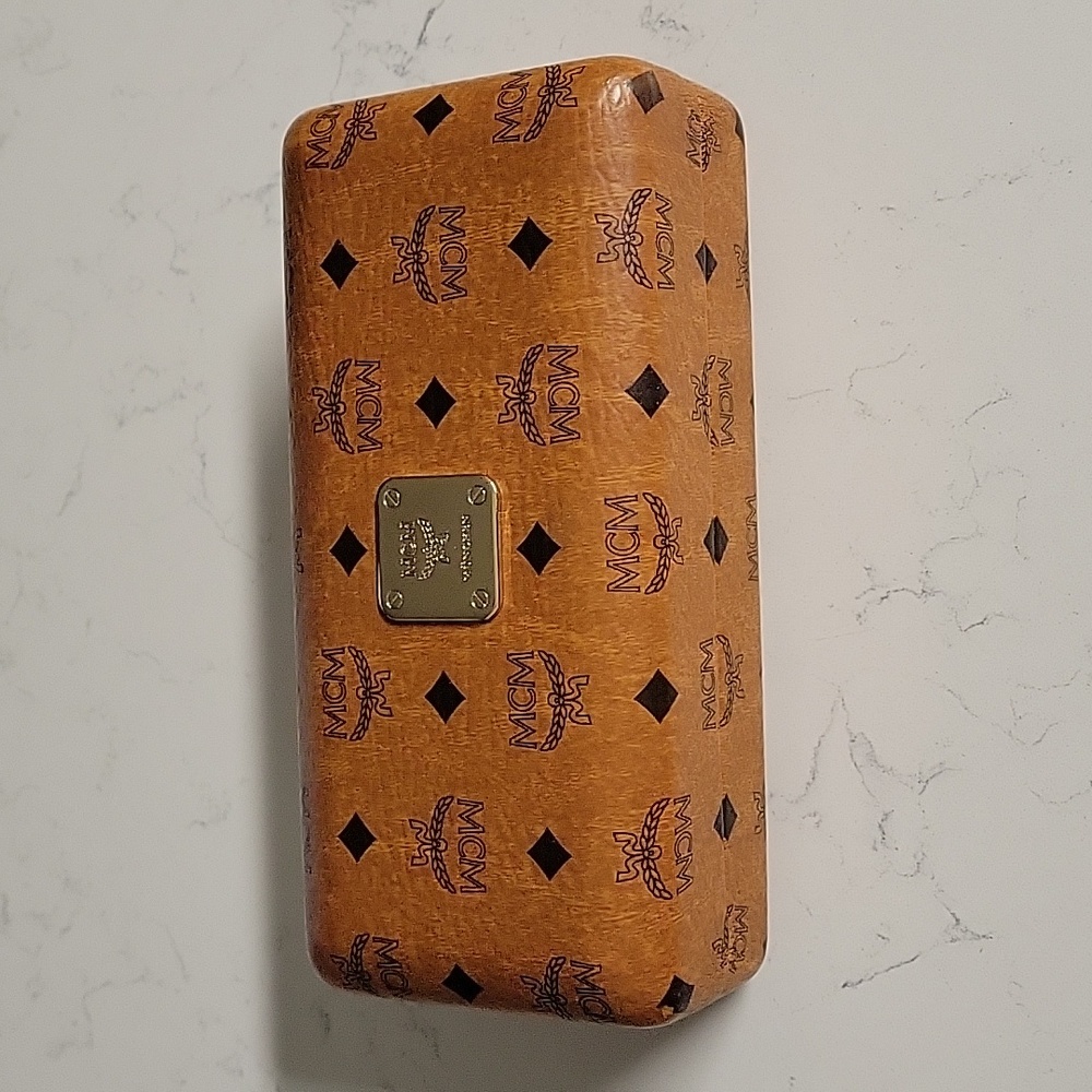Glasses case